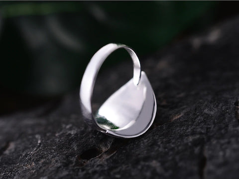 Handcrafted Morning Dew on a Leave with Fresh Water Pearl